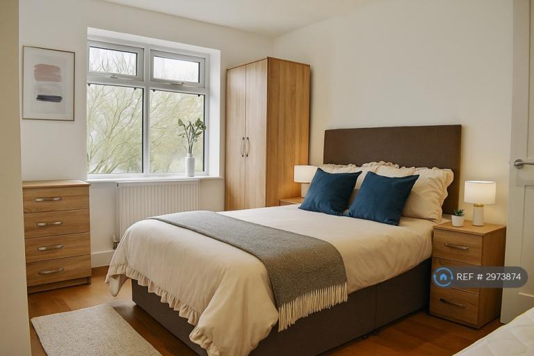 1 bedroom in Medway Road, Gillingham, ME7 (#2973874)