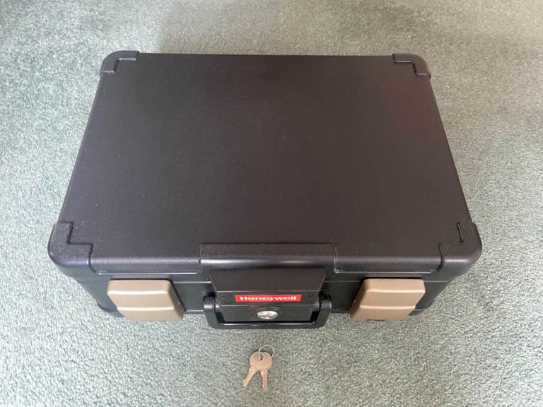 image for Lockable Safe – 30-minute Honeywell Firesafe, A4 Size Storage Safe/Box (Suitcase Type)