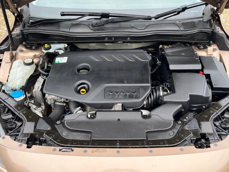 2014 Volvo V40 D2 Cross Country SE Lux 5dr **£20 Road Tax** HATCHBACK Diesel Manual