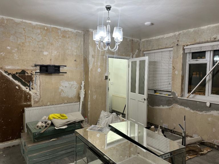 Painter & Decorating | Wallpaper & Mural installation | Handyman | Wall panelling 