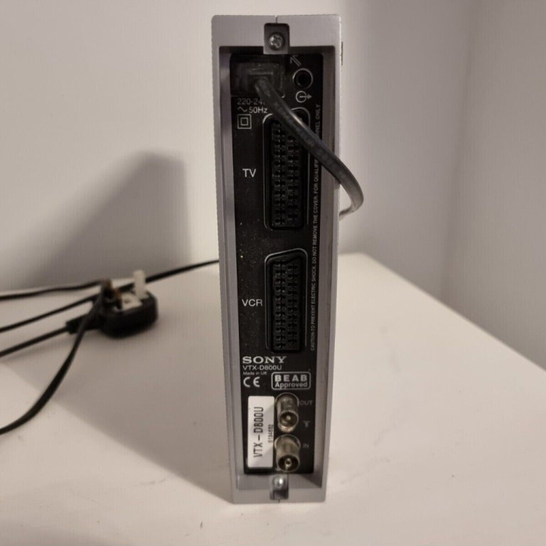  Sony VTX-D800U Digital Terrestial Receiver for Freeview. Unit is in good condition. Sold as seen. 