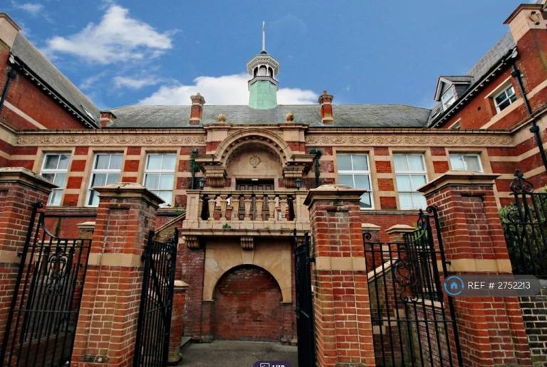 2 bedroom flat in Old College Court, London, DA17 (2 bed) (#2752213)