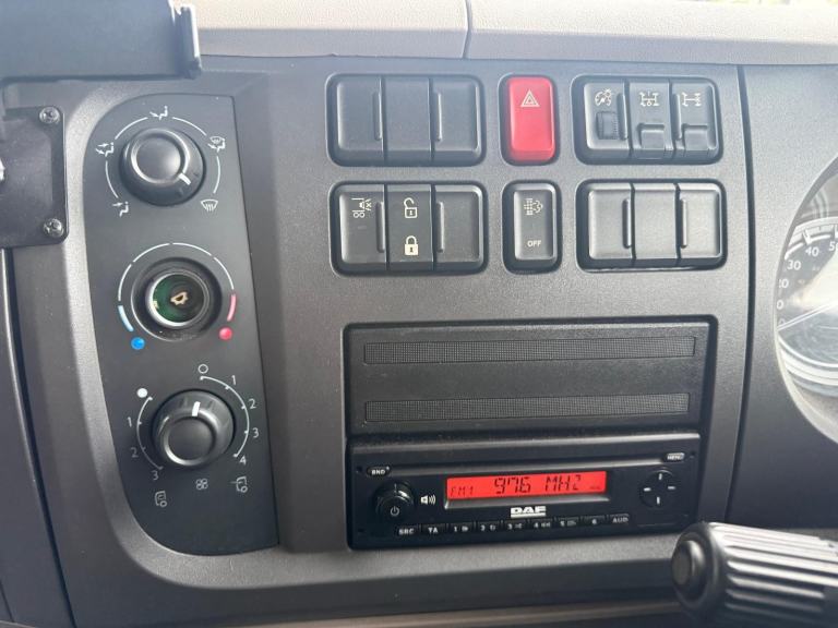 DAF LF 210 BEAVER TAIL WITH WINCH