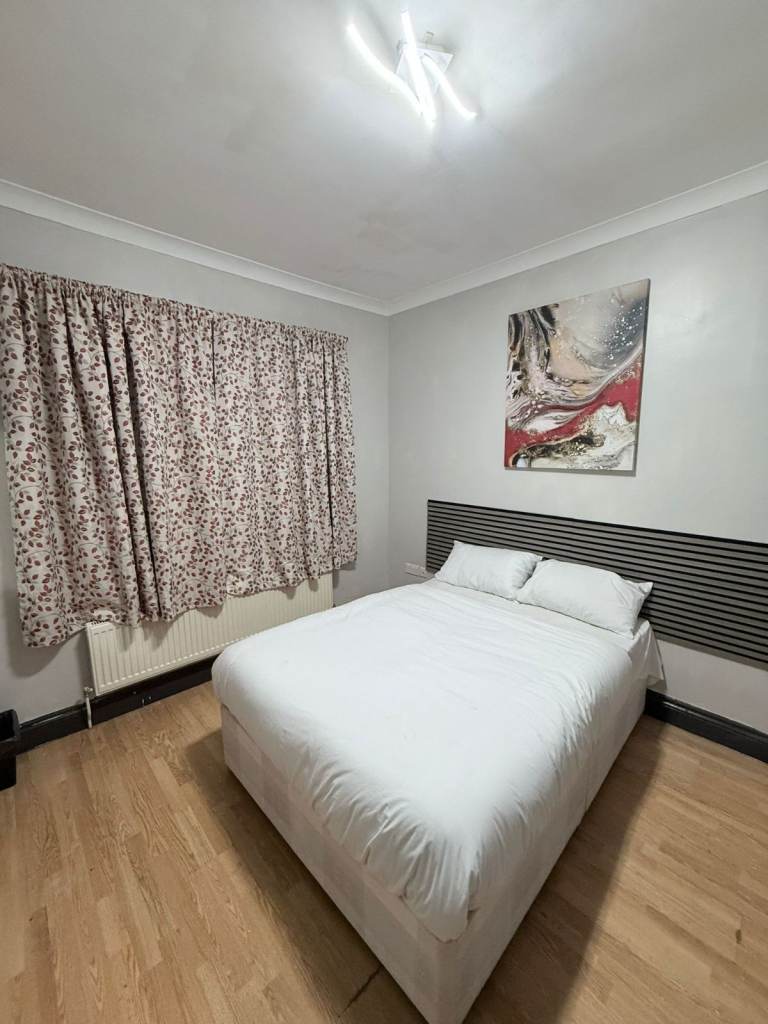 No rent and deposit Ensuite Double Room – Finsbury Park station | For UC/DSS/PIP/LCRWA Tenants Only