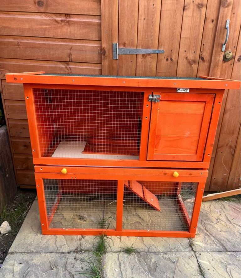 Double tier rabbit hutch 