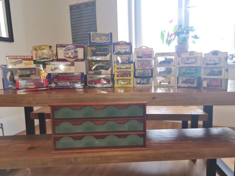 Various models and display cabinet