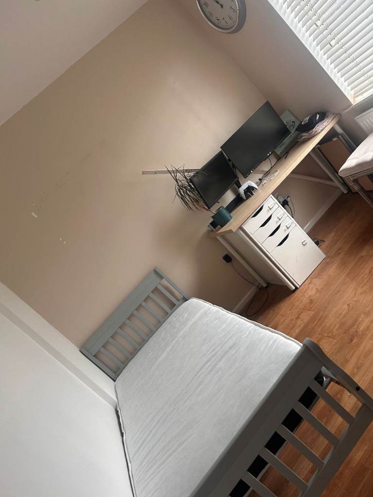 Room for rent - Dagenham Becontree RM9 - excellent location