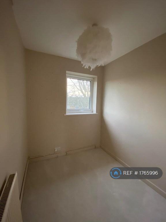 3 bedroom house in Inglewood Avenue, Camberley, GU15 (3 bed) (#1765996)