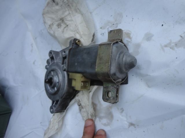 Rh window lifter motor for Ferrari Testarossa