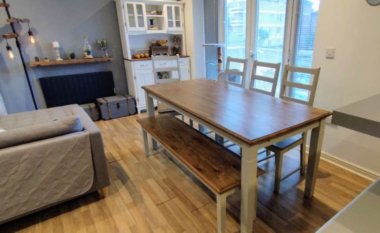 Table+ 4 chairs + bench 