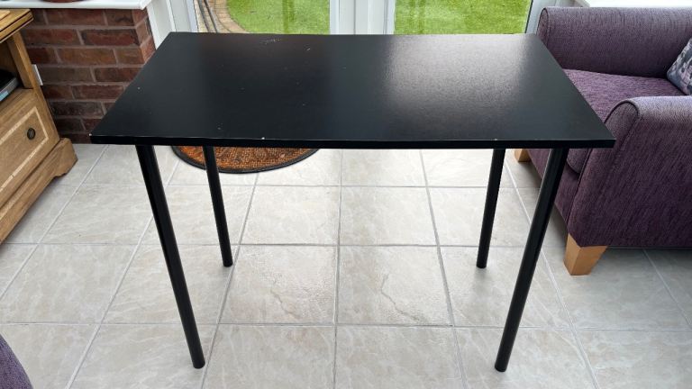 Black Desk