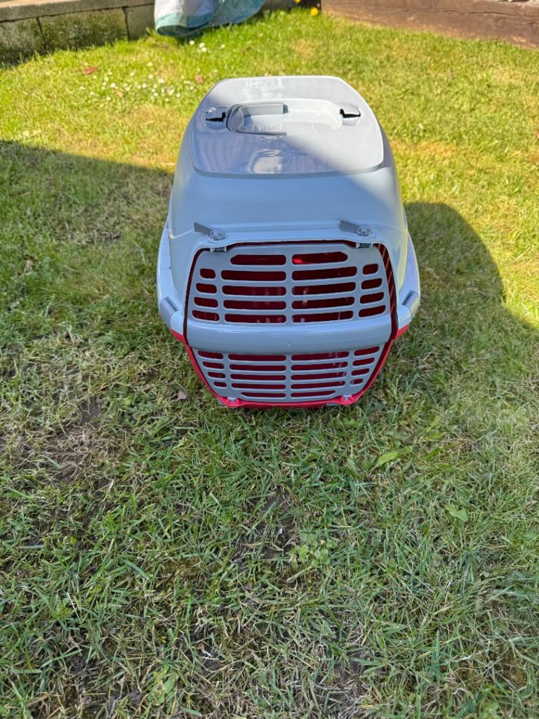 Pet carrier 