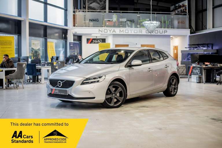 2017 Volvo V40 D3 [4 Cyl 150] Momentum Nav Plus 5dr Geartronic HATCHBACK DIESEL Automatic