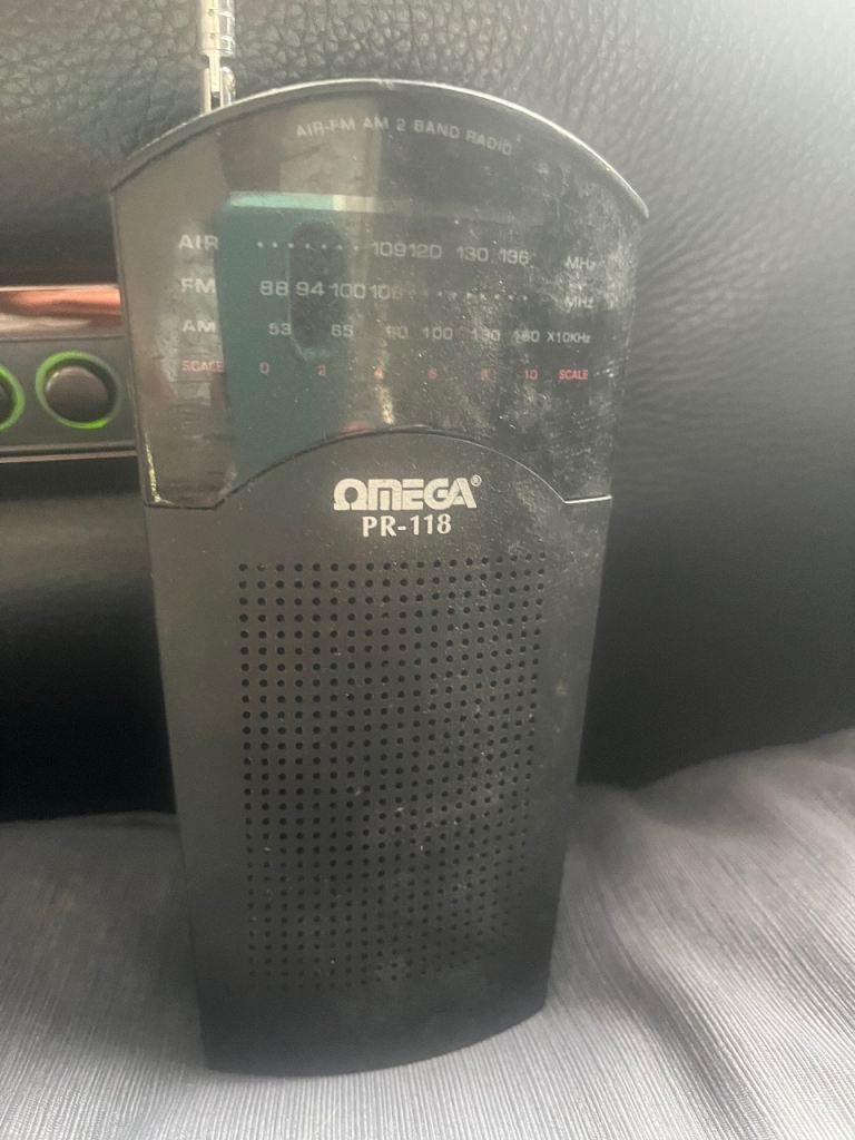 Omega PR-118 AM/FM Portable Radio – Black, Good Condition