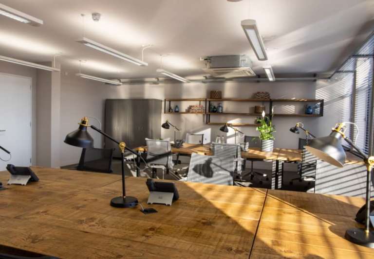 *Fulham* Private Serviced Offices: Units from 4 to 175 desks for rent SW6