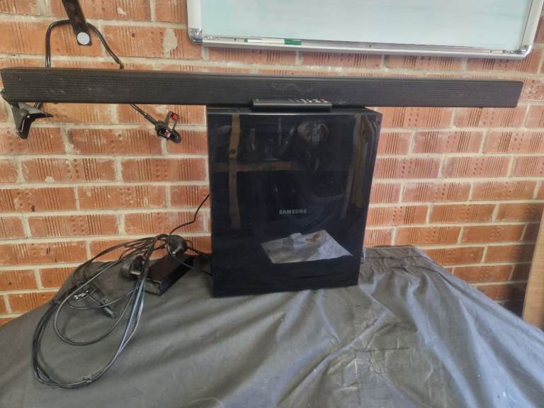 Samsung sound bar and sub box