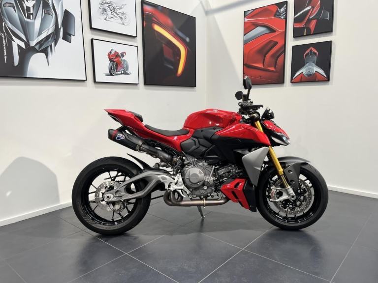 2025 Ducati Streetfighter V2S, Full Termignoni Exhaust System, 1 Previous Owner
