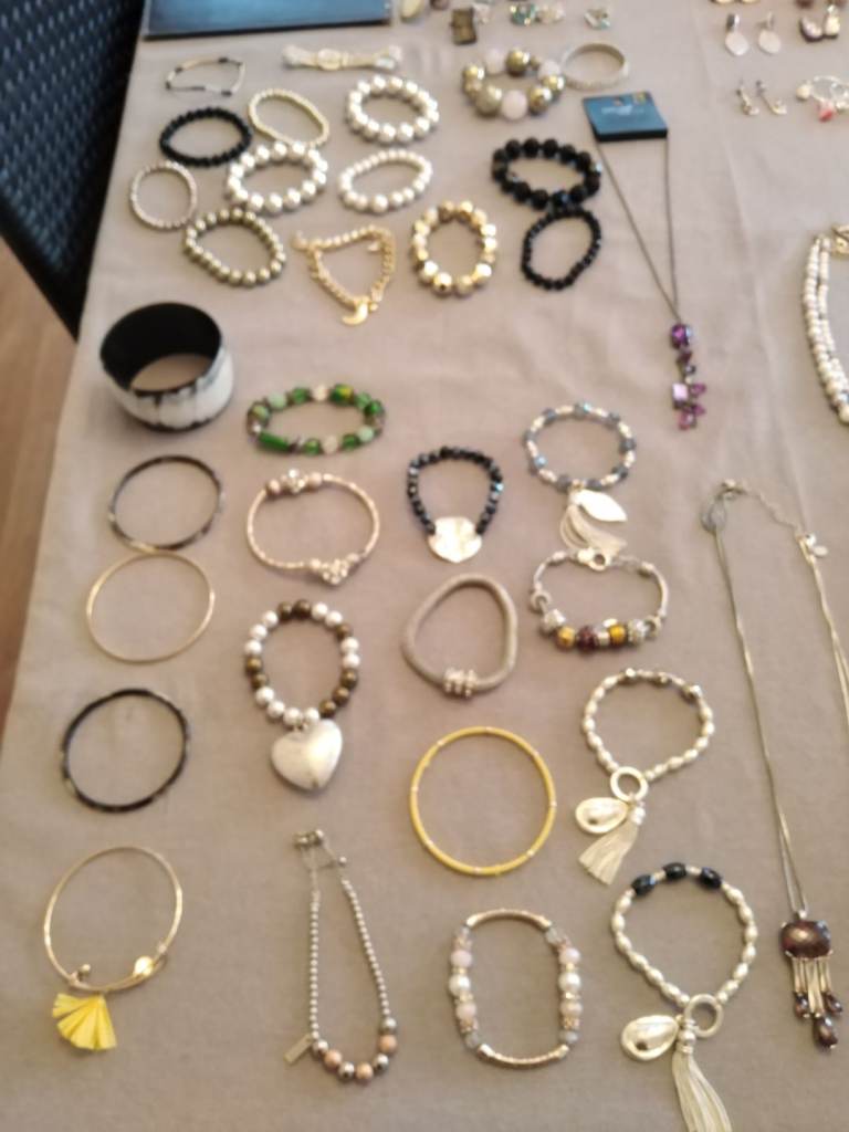 Lots jewellery all £2 each item
