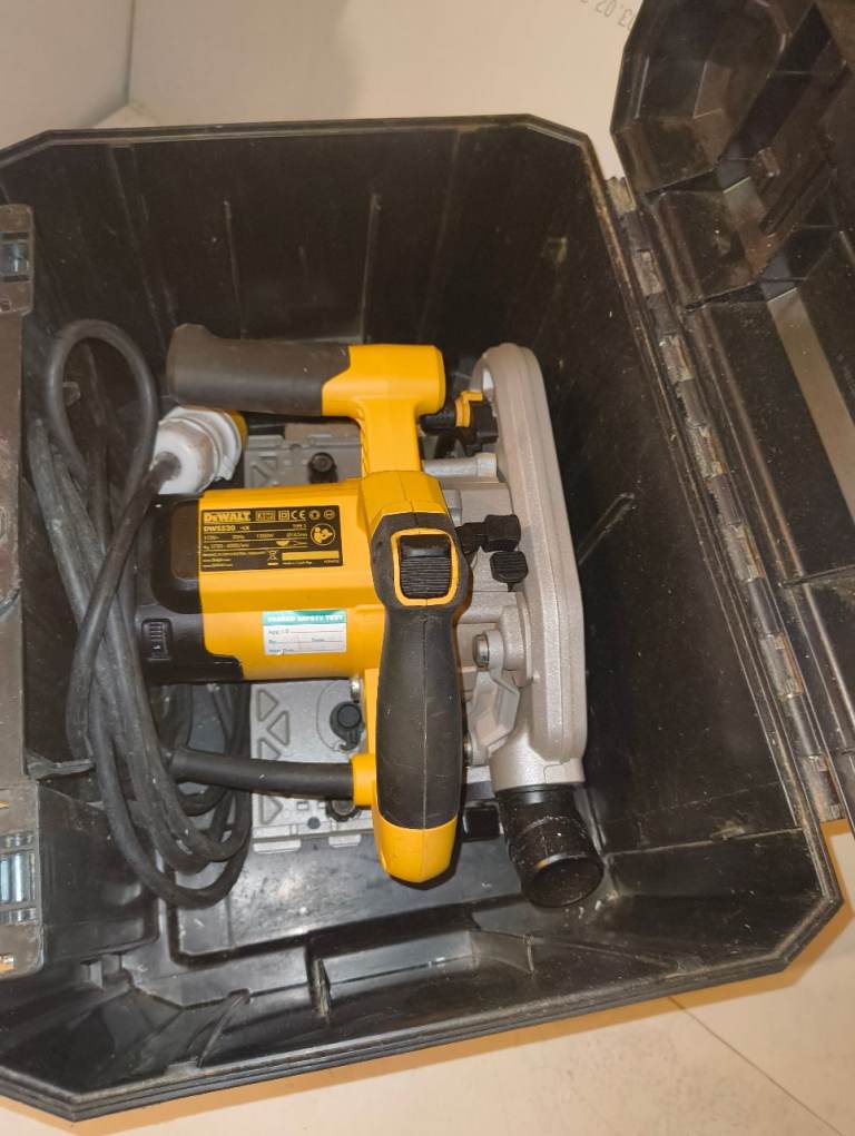 DeWalt DWS520KT 165MM plunge tool 1300 w. 110V with carry case. No guide rail