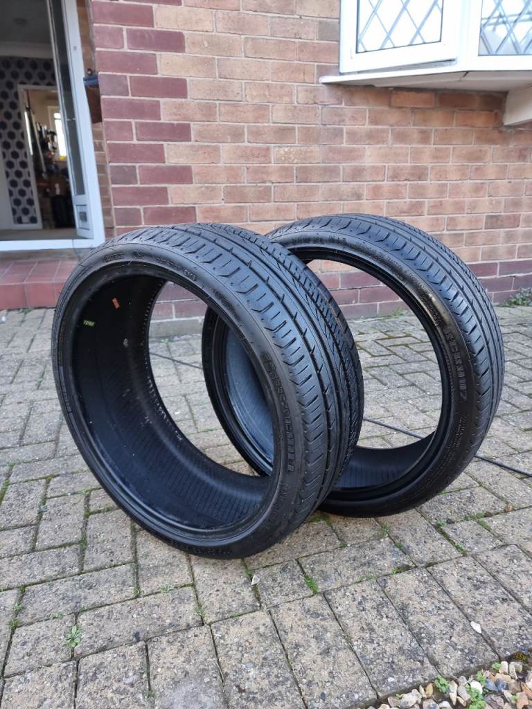 2 x Tyres : 225 / 35 / 19 - Bargain !!