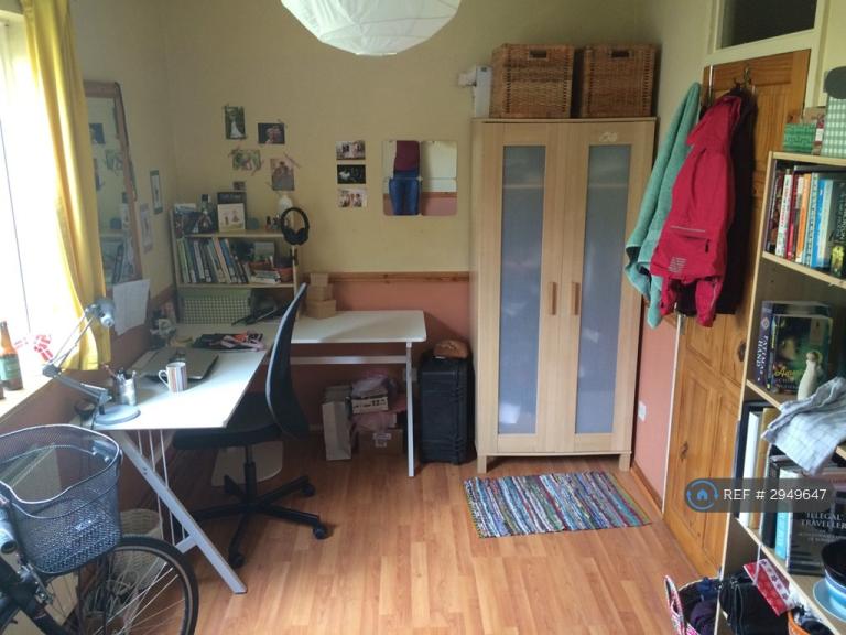 1 bedroom in Patrick Connolly Gardens, London, E3 (#2949647)