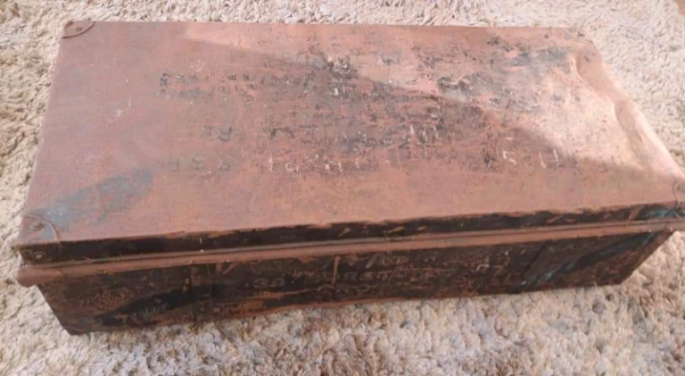 RAF CROYDON OFFICERS UNIFORM CHEST 