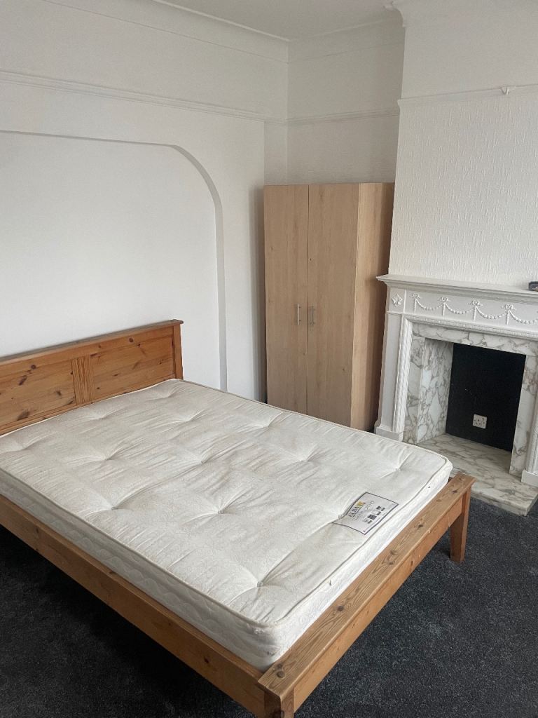 Room to rent in Edmonton 