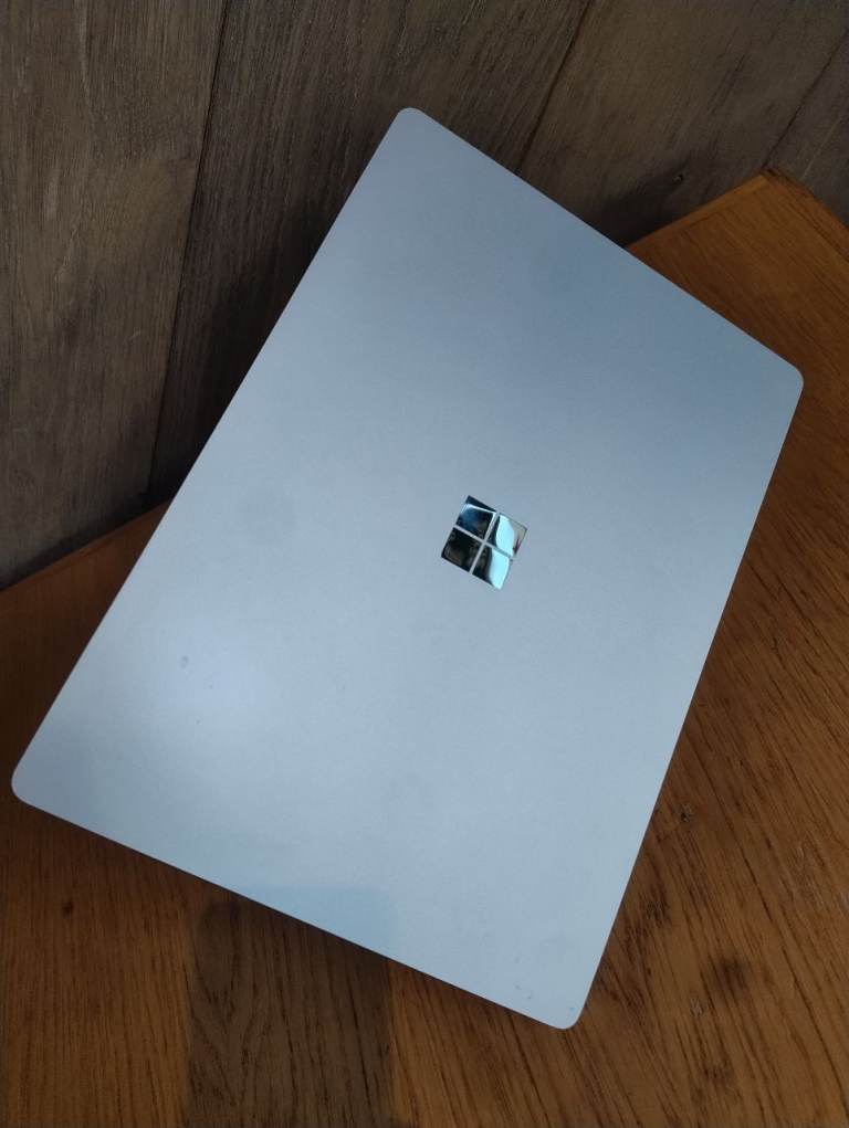 Microsoft surface laptop core i7 10th gen 16 GB ram 256 GB SSD Touch screen  windows 11 pro 