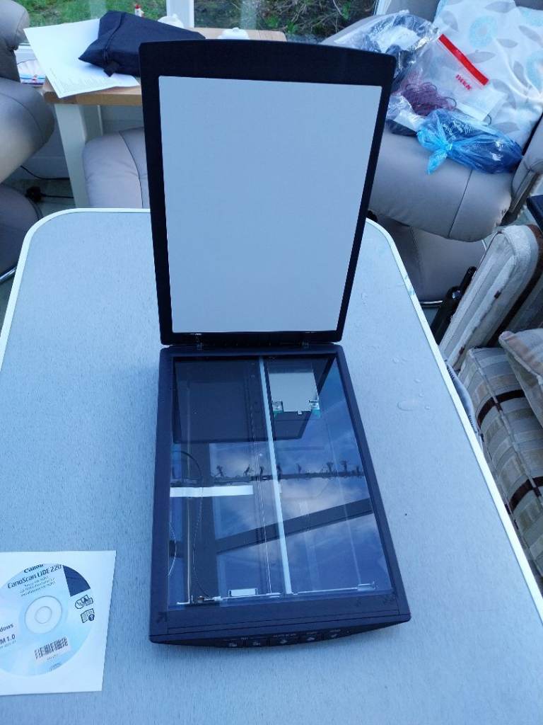Canon CanoScan LiDE 220 Flatbed Scanner – 4800dpi, USB Powered, A4, Photos & Documents