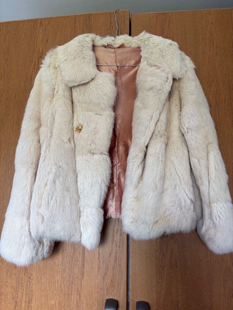 Cream Fur Coat – Good Condition, Button Fastening