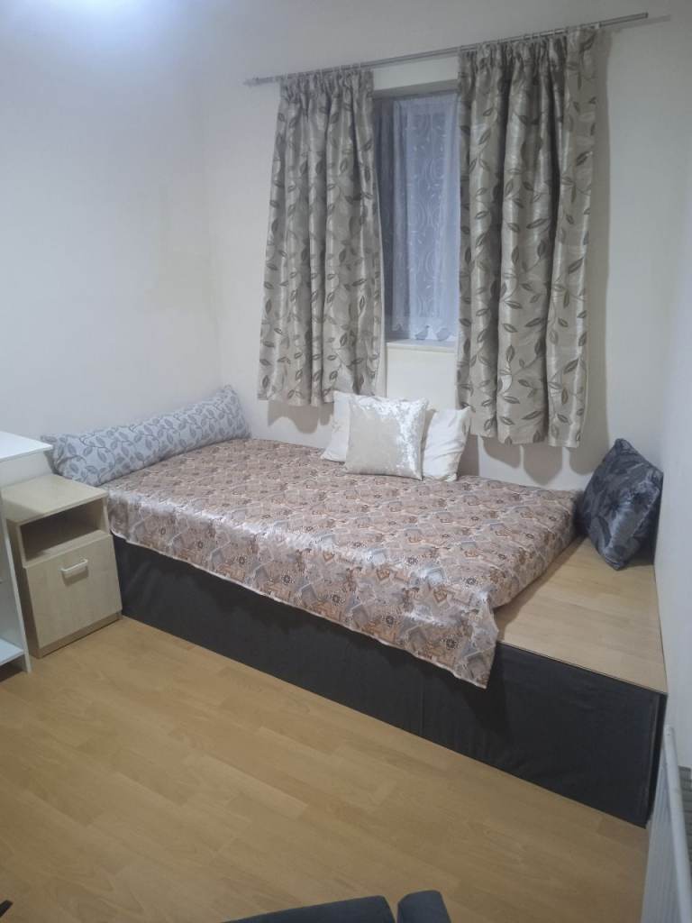 NORTH LONDON LARGE ROOM NW9