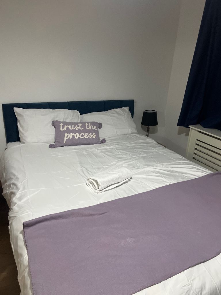 Modern and Large En-suite Room near Central Milton Keynes 
