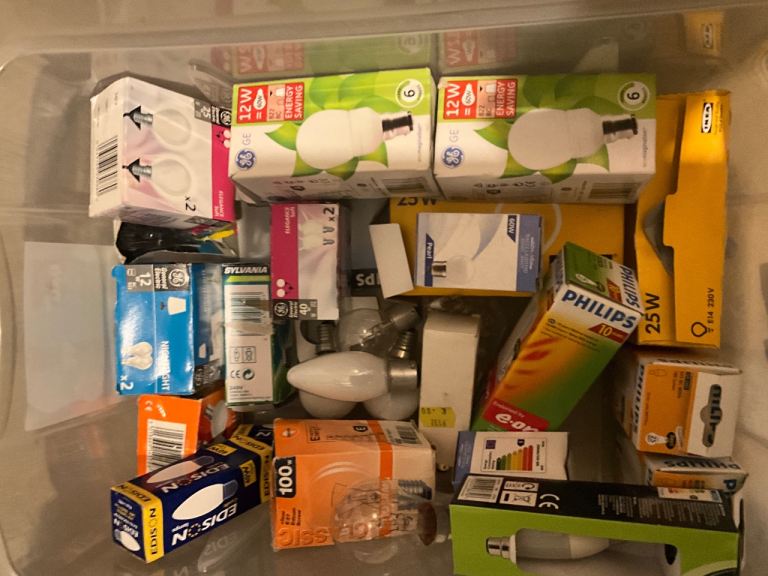FREE TO COLLECT ASSORTED LIGHT BULBS CAR BOOT SALE 