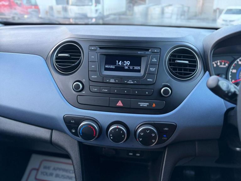 2015 Hyundai i10 1.0 SE Euro 5 5dr HATCHBACK Petrol Manual