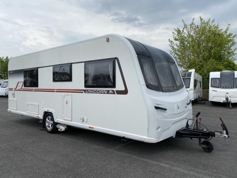 2019 BAILEY UNICORN CADIZ LUXURY 4 BERTH TOURING CARAVAN