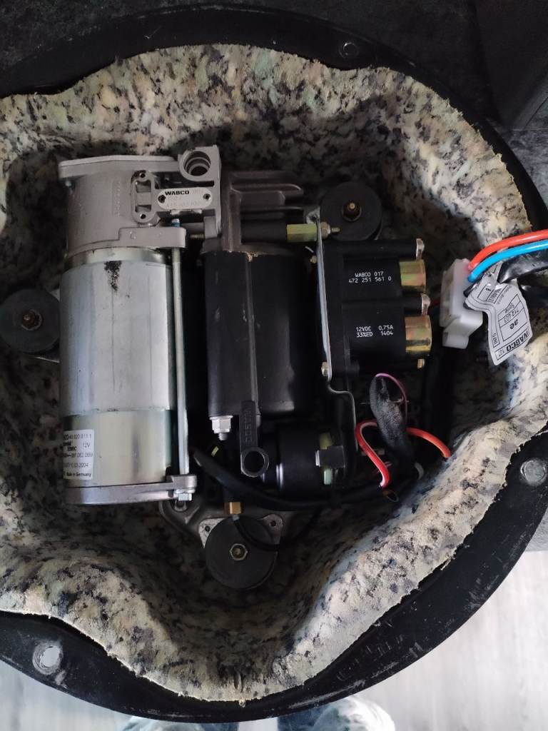 BMW x5 Air Suspension Pump 