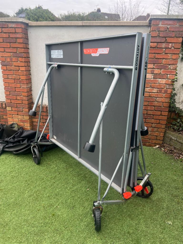 Fold up table tennis 