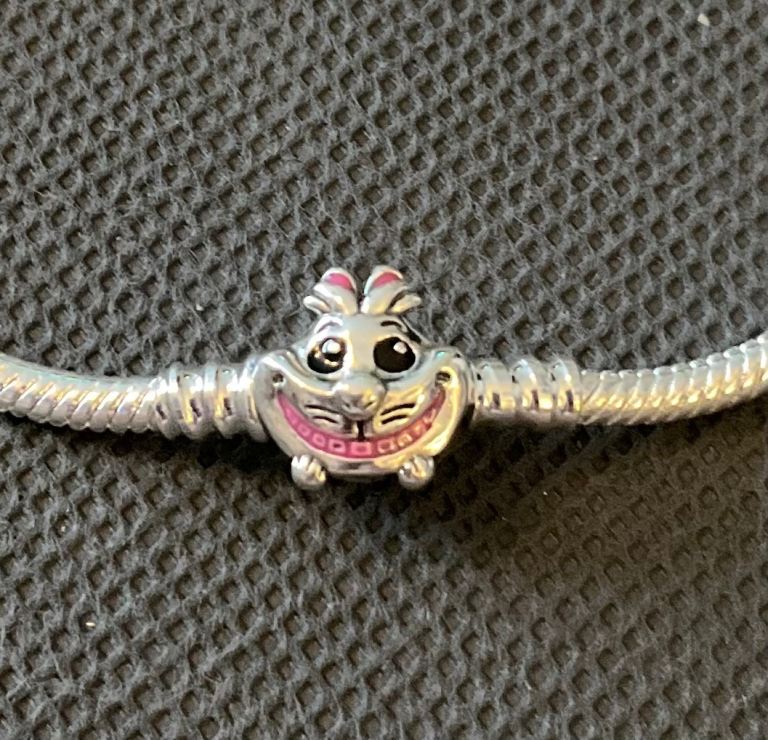 Disney Cheshire Cat clasp  snake bracelet size 20cm new