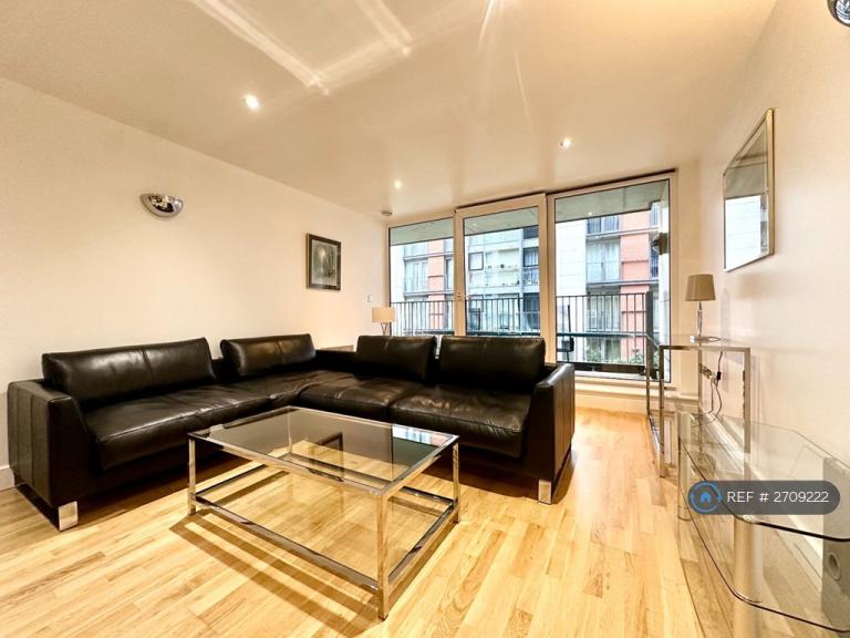 1 bedroom flat in Marmara Apartments, London, E16 (1 bed) (#2709222)