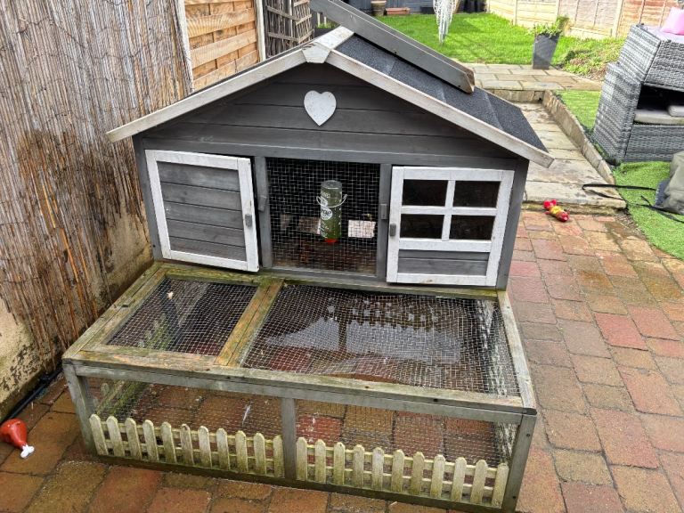 Rabbit/ guinea pig hutch and thermal cover 