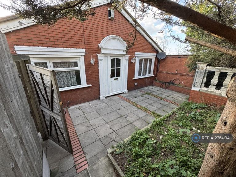 1 bedroom house in Purfleet By Pass, Purfleet, RM19 (1 bed) (#2764134)