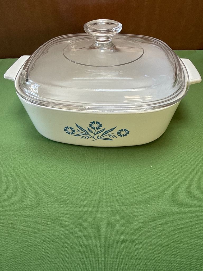 CorningWare Casserole Dish with Lid – Good Condition