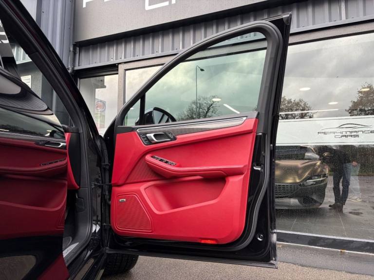 2017 67 PORSCHE MACAN 3.6T V6 TURBO SUV 5DR PETROL PDK 4WD EURO 6 (S/S) (400 PS)