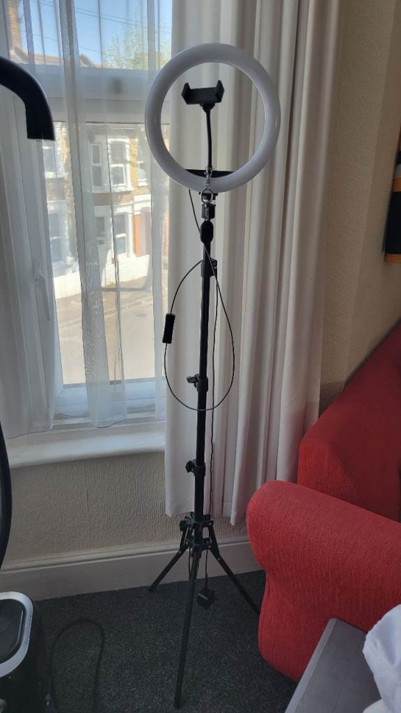 Ring light with clicker