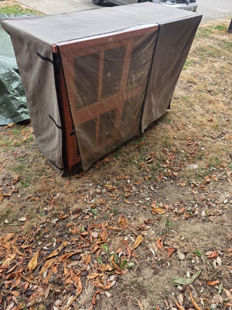 Double rabbit hutch