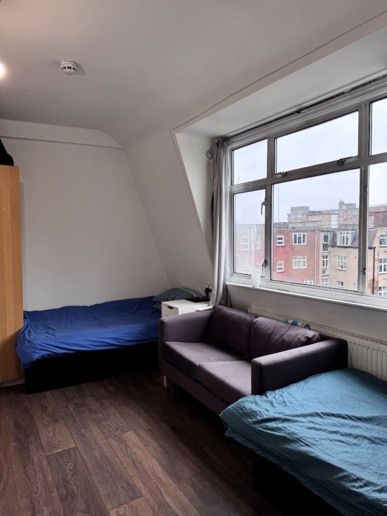 Shared Room with 2 Separate Beds – Whitechapel E1 (Available from 17 Dec)