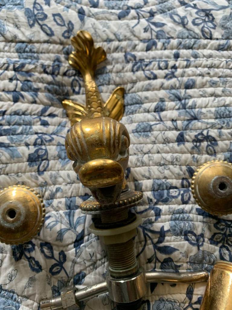 BRAND NEW BATH TAP MIXER IN SOLID GOLD AS A DOLPHIN - 4 KILOS - REDUCED TO £2.150 UNTIL 7 JANUARY -