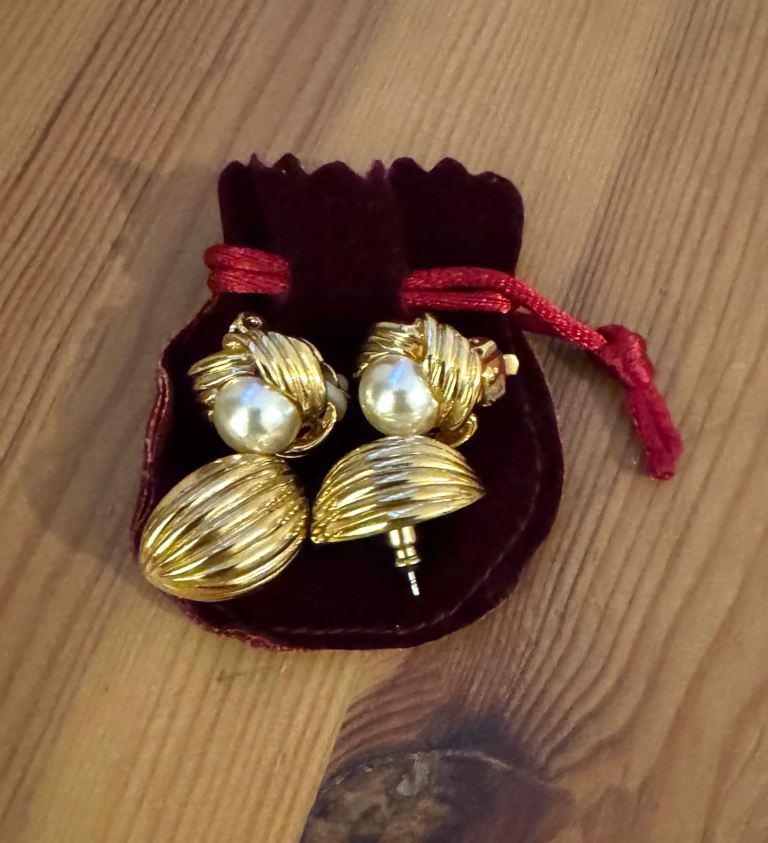 Vintage Napier Signed Gold Tone Pearl Earrings