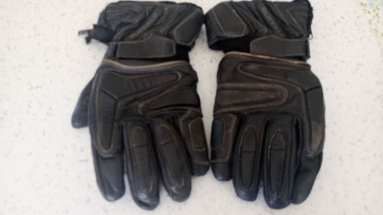 Leather motorcycle gloves 