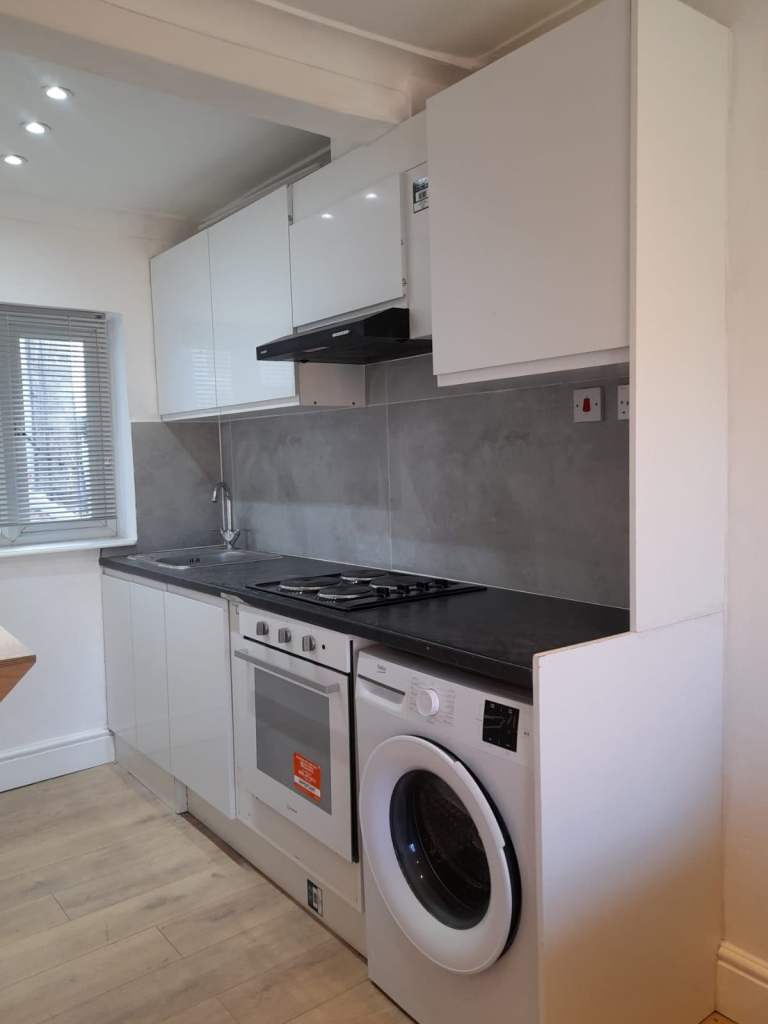 DSS 1BED GR FL FLAT+PRIV GARDEN OK SINGLE PARENT&CHILD 10 MIN WHITTON B.R. THEN 30 MIN WATERLOO